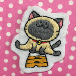 とび箱とねこのワッペン
