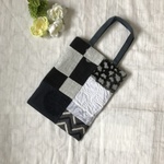 ミナペルホネン モノトーンなシンプルバッグ forest dot