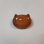 ツヤツヤ大人可愛い・猫ブローチ