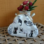 　★春のセール★　　開けてびっくり　猫ちゃんがま口