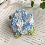  紫陽花のブローチ（水色と白のミックス）