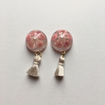 ワンコイン500yen☆pinkドライフラワー&ベージュ色タッセルのレジンアクセサリー