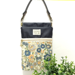  スマホポーチ  フラワーガーデン♡ブルー