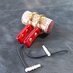 牛ヌメ革 つり革につかまってスマホ ♬平リング型 赤