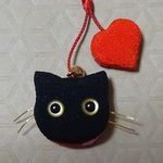 ちりめん根付け　ねこ  (黒猫&ハート) 