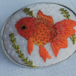 507*****様専用ページ　金魚（琉金）の刺繍の帯留め
