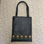 革製 ぺたんこトート お花の刺繍入り(グレー×黄)