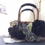 ブラック＆グレー＆カーキのお花のかごバッグ