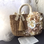 ベージュ＆クリームホワイトのスクエアリボンかごバッグ