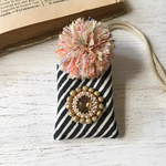  お守り袋 ビーズ刺繍 北欧生地 黒斜めストライプ