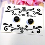 小さい黒ラメピアス