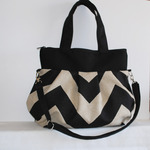 クロスボディバッグ（LARGE) - Chevron Black