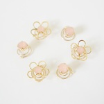 ピンクの花咲きヘアピアス（スクリューピン）