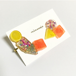 カラフル丸三角四角ピアス