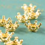 (f-00110)王冠リング型チャーム ゴールド 10個 レジン ハンドメイド アクセサリーパーツ