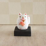 招き猫・幸せを招いてみせる猫 白色 小 鯛