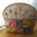 【新作✨】かわいいお花の四角パッチのポーチ！(大)