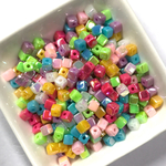 大幅値下げ中【約350個】両穴 キューブビーズ   オーロラカラー 4mm アソート 20ｇ
