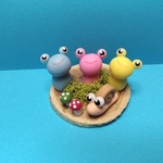 カラフルトリオのカエル三兄妹とカタツムリさん