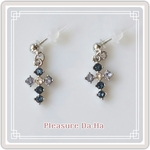 スワロフスキーのピアス／イヤリング *十字架*silver【樹脂ピアス】