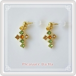 スワロフスキーのピアス／イヤリング *十字架*gold【樹脂ピアス】