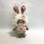 アイボリーのウサ耳さん