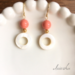 綺麗なシェルリングとコーラルピンク イヤリング／ピアス