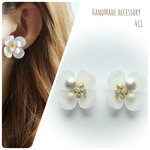 お花ビジューピアス