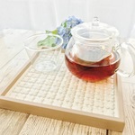 白い花×ミルクティ色のカフェトレイ・スクエア型
