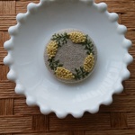 ミモザリースの刺繍ブローチ　大　キナリ
