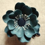 リネンのコサージュ＊アネモネ7.0cm（濃くすみブルー）