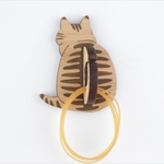 ニャンと便利な！シックなシマ柄キジ猫の輪ゴム掛け　マグネット