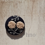 刺繍★クルミボタン★ブローチ