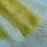 刺繡入りストール（シルク３０％レーヨン７０％）