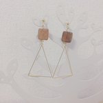 木と三角イヤリング