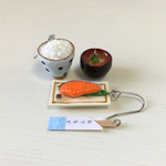 山盛りご飯と焼き鮭のピアス(ステンレス金具)