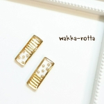 ゴールドのボーダーとパールのドットピアス/イヤリング