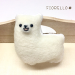 アルパカさんブローチ ホワイト刺繍