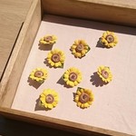 ひまわりのブローチ【キャラメルboxシリーズ】 ＊染布花 Maa to Kuu＊