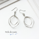 ダブルツイストリングのピアス/イヤリング