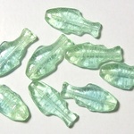 チェコビーズ　お魚　ライトブルーＸライトグリーン　３個