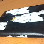 普通サイズ Ｄカン付き ポケットティッシュカバー 白熊王子。黒。ラミネートポケットティッシュケース