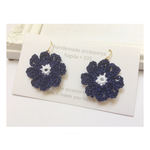 大人なネイビーのお花ピアス❁*.ﾟ