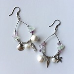 これからの季節に○海のモチーフと天然石のピアス