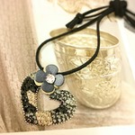 ネックレス★レザーフラワー付きオープンハート（カモフラージュ）