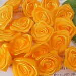 ご予約品　お花モチーフ🌼サテン巻きバラ　中　24個　黄色/オレンジ　コサージュ/ヘアアクセ