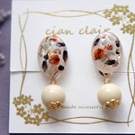 オレンジ色とラベンダーのアンティーク風ボタニカル・プチイヤリング