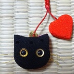 ちりめん根付け　ねこ  (黒猫&ハート) 