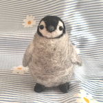 羊毛フェルトの子皇帝ペンギン