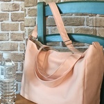 淡いピンクの2wayバッグ